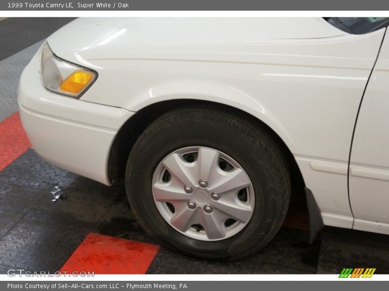Super White / Oak 1999 Toyota Camry LE