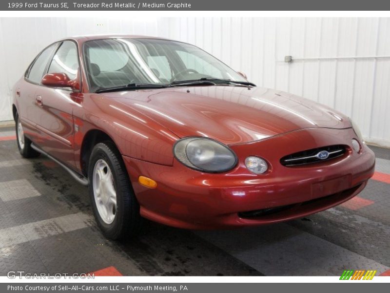 Toreador Red Metallic / Medium Graphite 1999 Ford Taurus SE