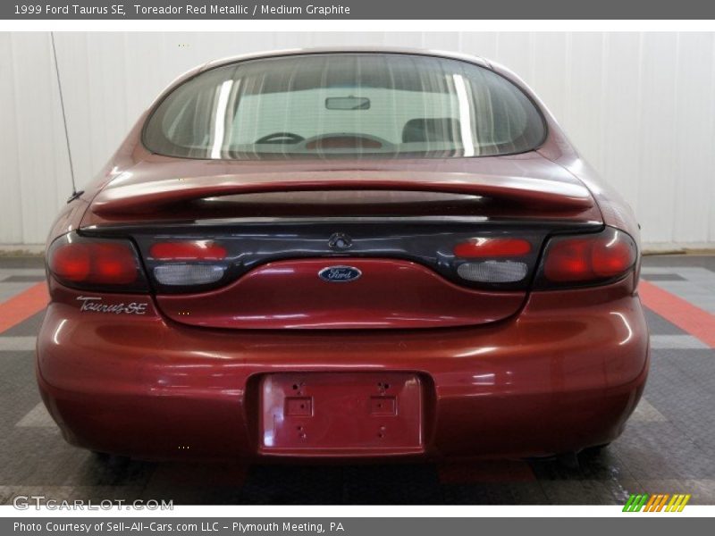 Toreador Red Metallic / Medium Graphite 1999 Ford Taurus SE
