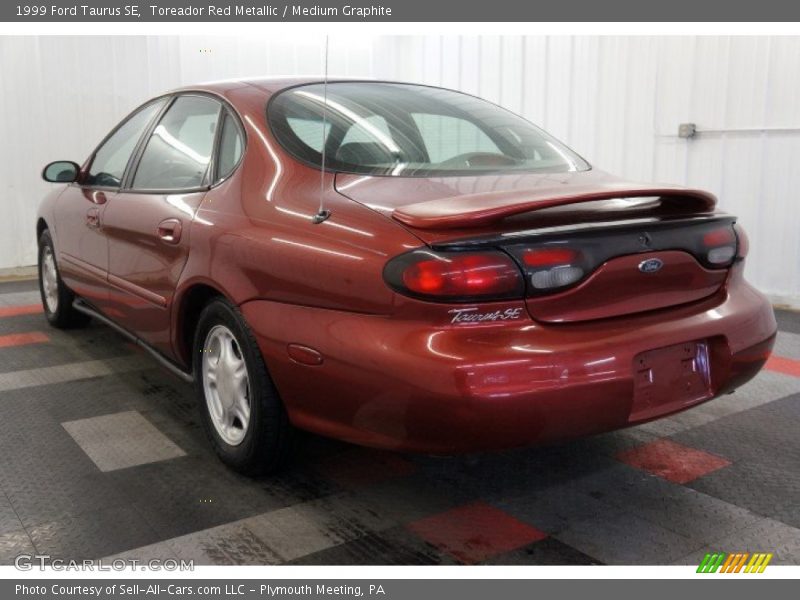 Toreador Red Metallic / Medium Graphite 1999 Ford Taurus SE
