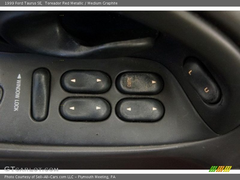 Toreador Red Metallic / Medium Graphite 1999 Ford Taurus SE