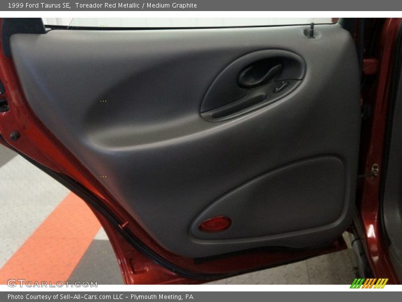 Toreador Red Metallic / Medium Graphite 1999 Ford Taurus SE