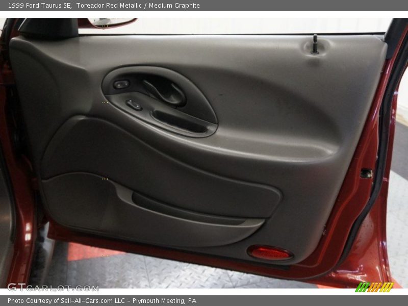 Toreador Red Metallic / Medium Graphite 1999 Ford Taurus SE