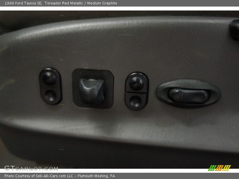 Toreador Red Metallic / Medium Graphite 1999 Ford Taurus SE
