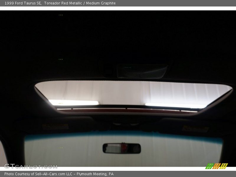 Toreador Red Metallic / Medium Graphite 1999 Ford Taurus SE