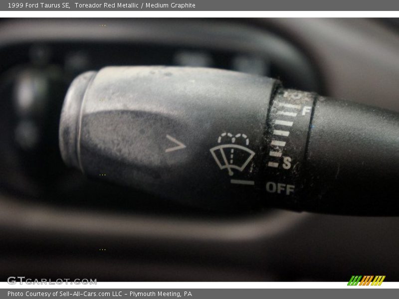 Toreador Red Metallic / Medium Graphite 1999 Ford Taurus SE
