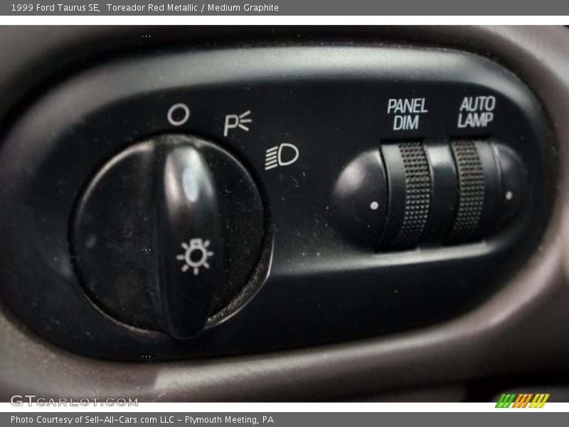 Toreador Red Metallic / Medium Graphite 1999 Ford Taurus SE