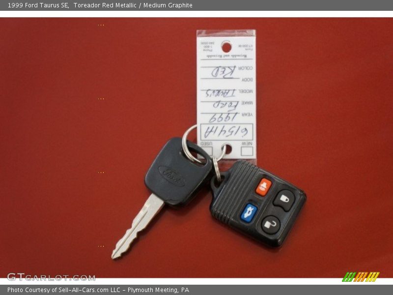 Toreador Red Metallic / Medium Graphite 1999 Ford Taurus SE