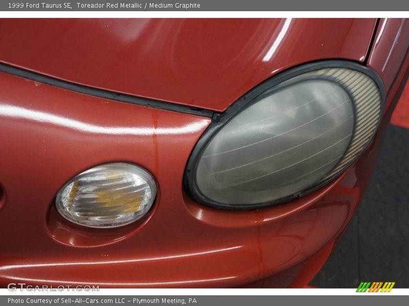 Toreador Red Metallic / Medium Graphite 1999 Ford Taurus SE