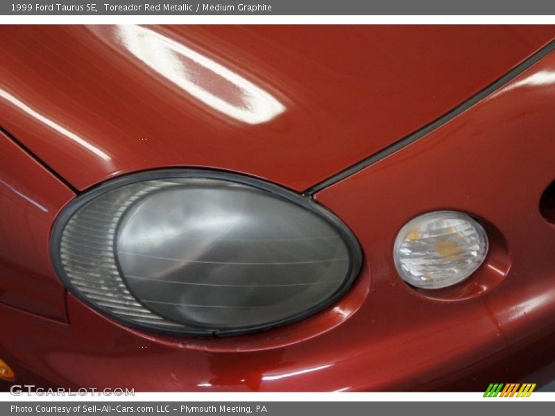 Toreador Red Metallic / Medium Graphite 1999 Ford Taurus SE