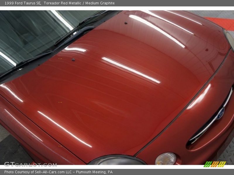 Toreador Red Metallic / Medium Graphite 1999 Ford Taurus SE