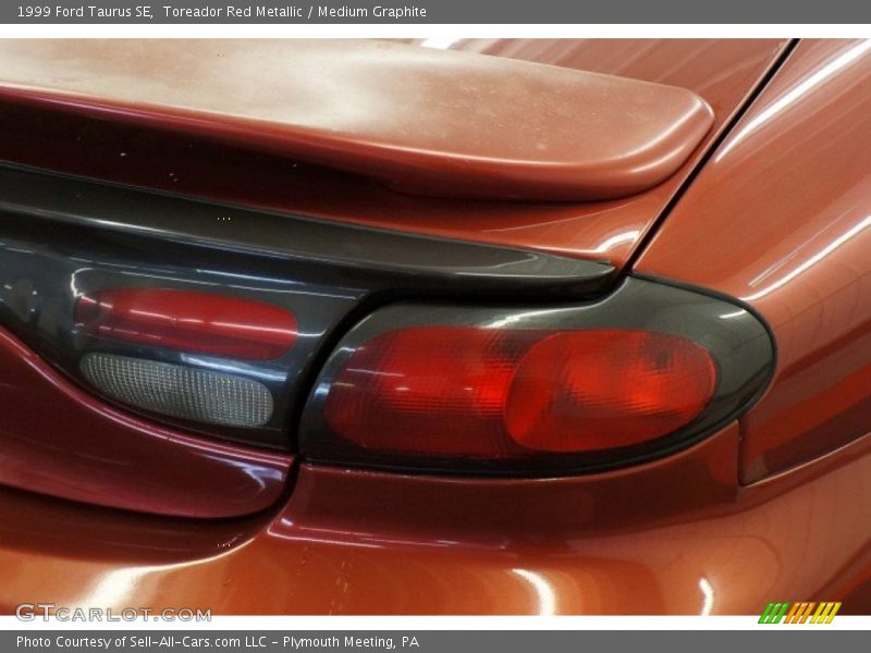 Toreador Red Metallic / Medium Graphite 1999 Ford Taurus SE