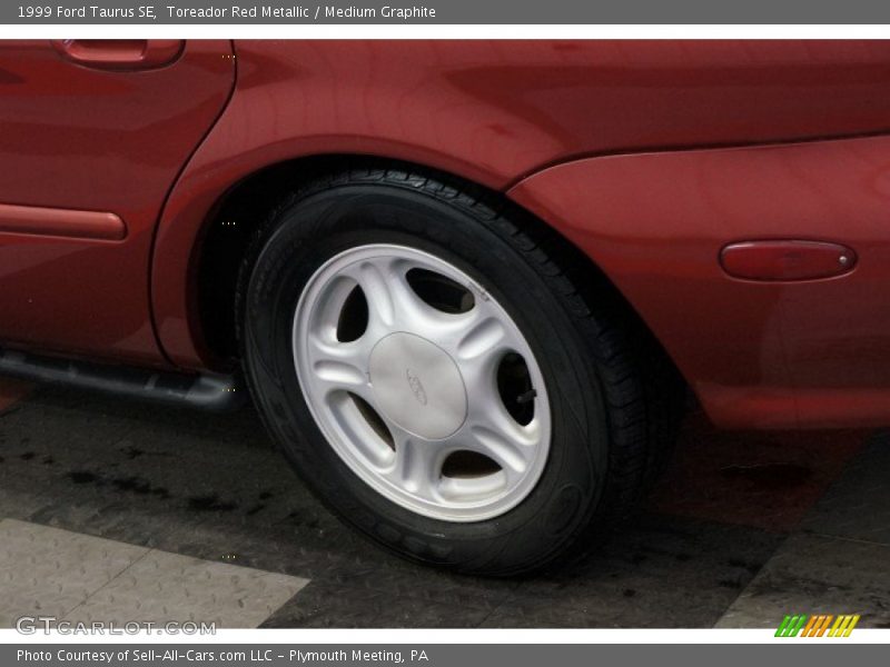 Toreador Red Metallic / Medium Graphite 1999 Ford Taurus SE