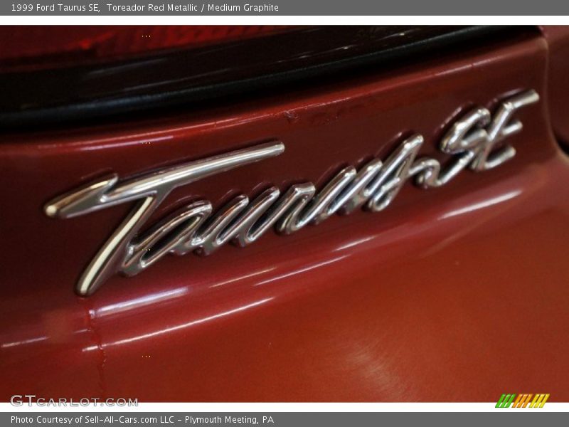 Toreador Red Metallic / Medium Graphite 1999 Ford Taurus SE