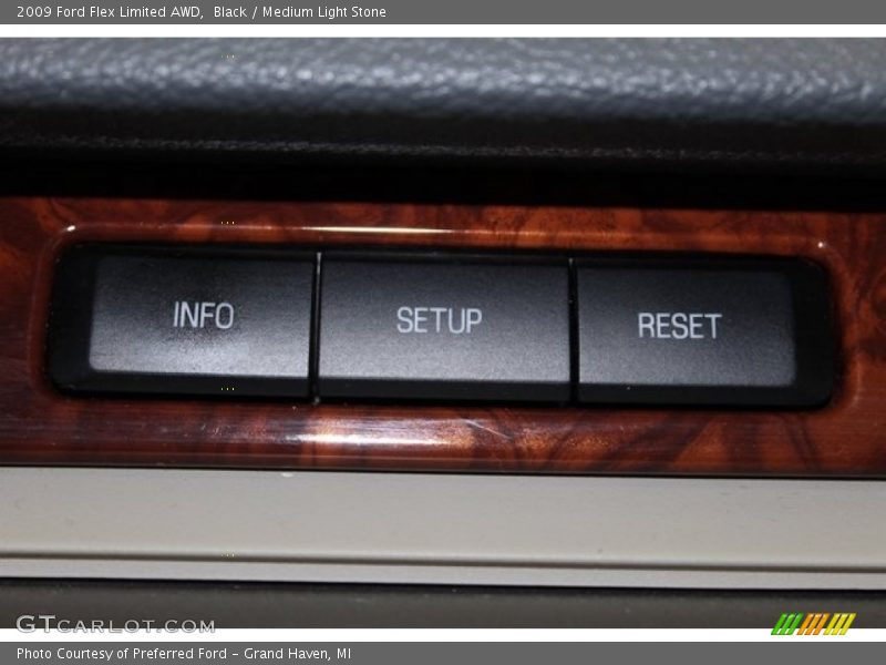 Black / Medium Light Stone 2009 Ford Flex Limited AWD