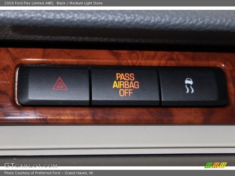Black / Medium Light Stone 2009 Ford Flex Limited AWD
