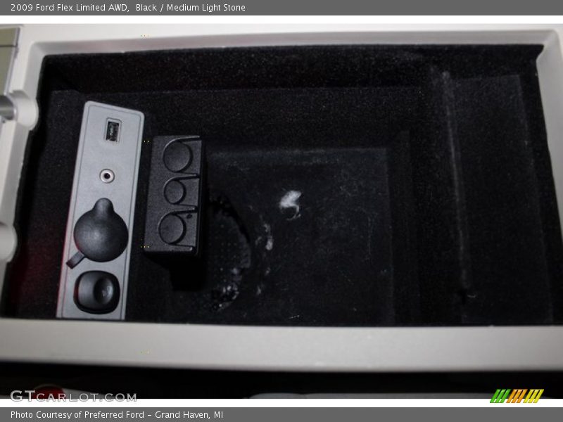 Black / Medium Light Stone 2009 Ford Flex Limited AWD
