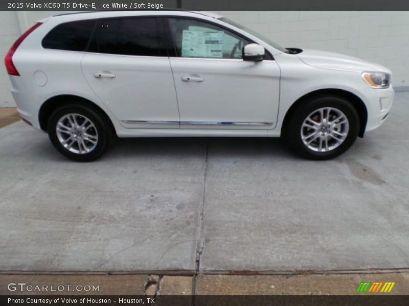 Ice White / Soft Beige 2015 Volvo XC60 T5 Drive-E