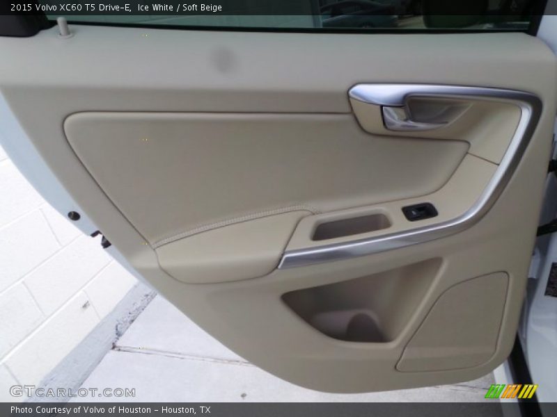 Ice White / Soft Beige 2015 Volvo XC60 T5 Drive-E