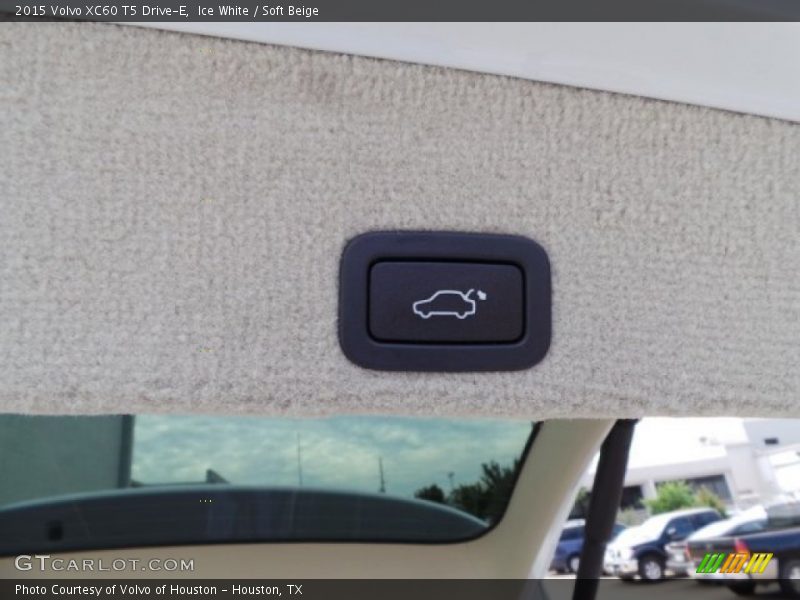 Ice White / Soft Beige 2015 Volvo XC60 T5 Drive-E