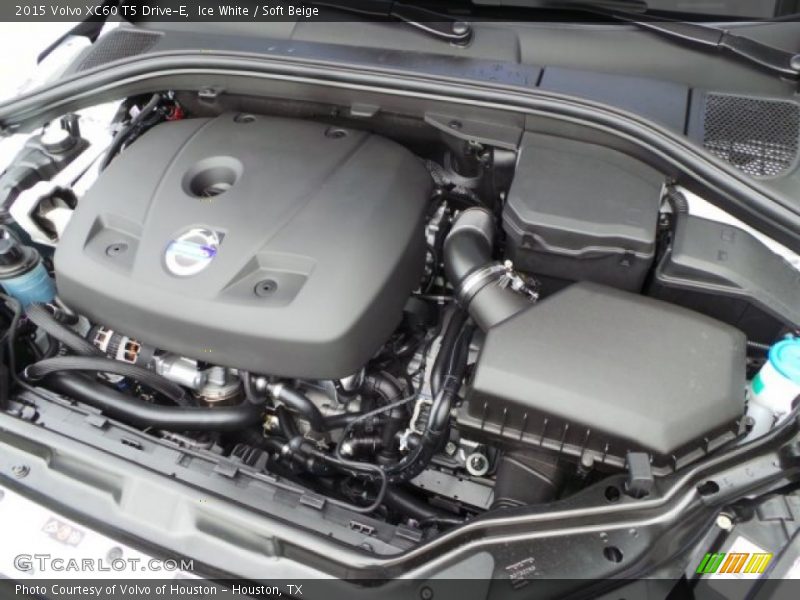 Ice White / Soft Beige 2015 Volvo XC60 T5 Drive-E