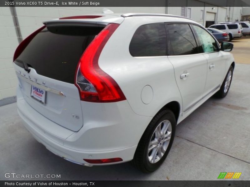 Ice White / Soft Beige 2015 Volvo XC60 T5 Drive-E