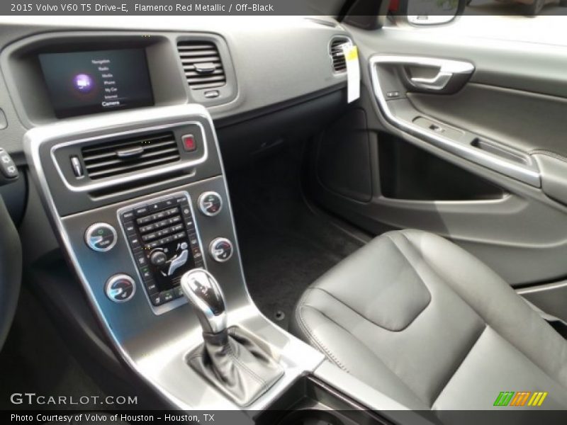 Flamenco Red Metallic / Off-Black 2015 Volvo V60 T5 Drive-E