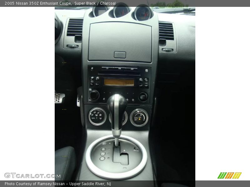 Super Black / Charcoal 2005 Nissan 350Z Enthusiast Coupe