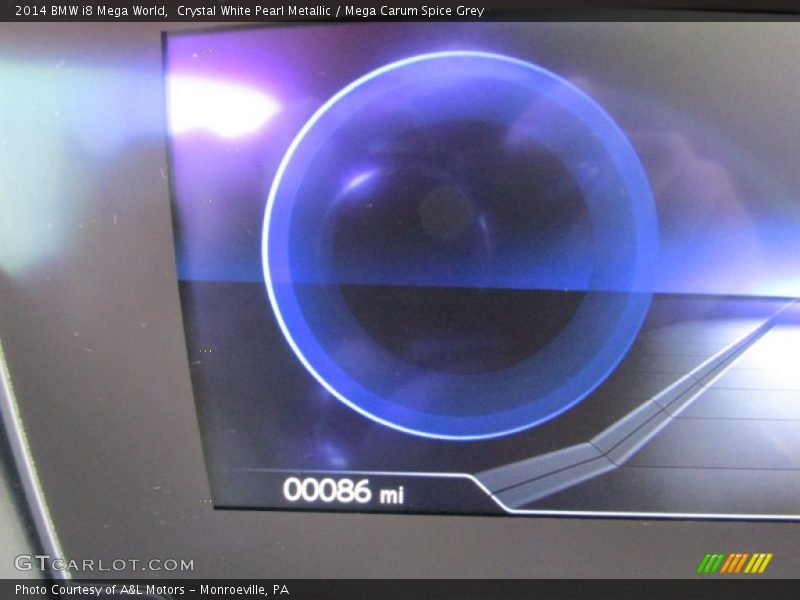 Crystal White Pearl Metallic / Mega Carum Spice Grey 2014 BMW i8 Mega World