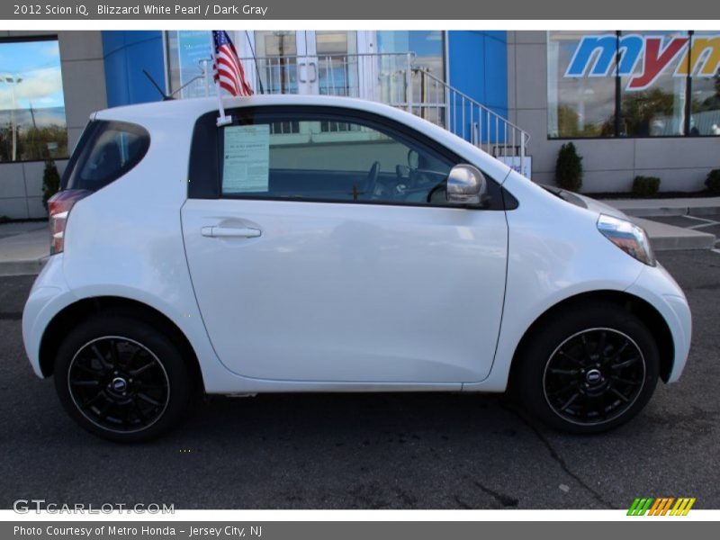 Blizzard White Pearl / Dark Gray 2012 Scion iQ