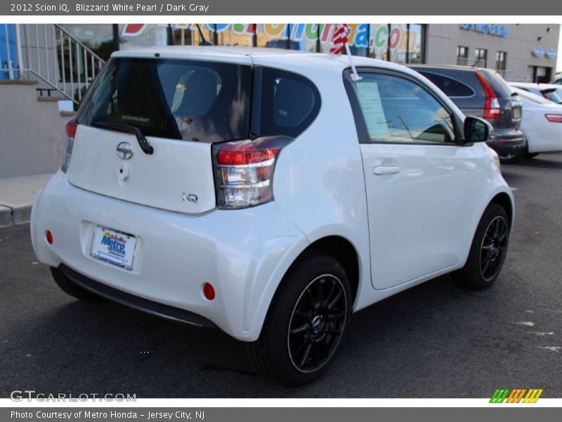 Blizzard White Pearl / Dark Gray 2012 Scion iQ