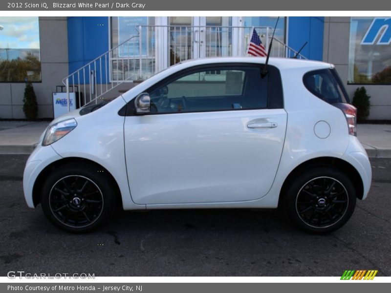 Blizzard White Pearl / Dark Gray 2012 Scion iQ