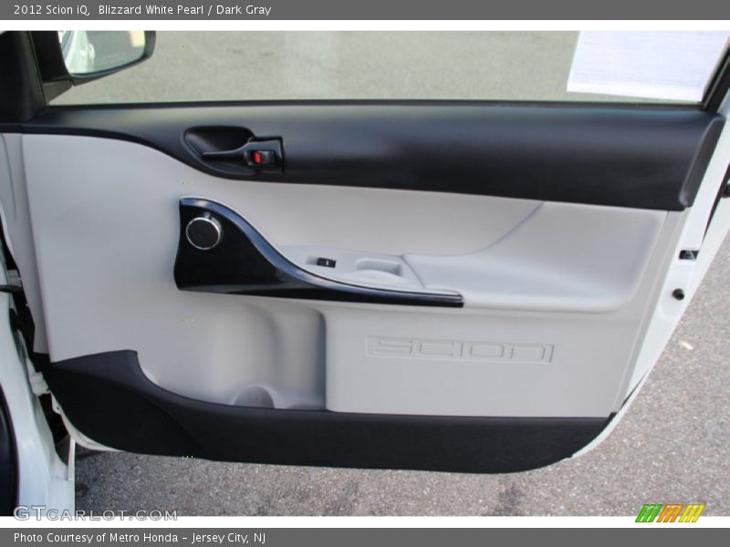 Blizzard White Pearl / Dark Gray 2012 Scion iQ