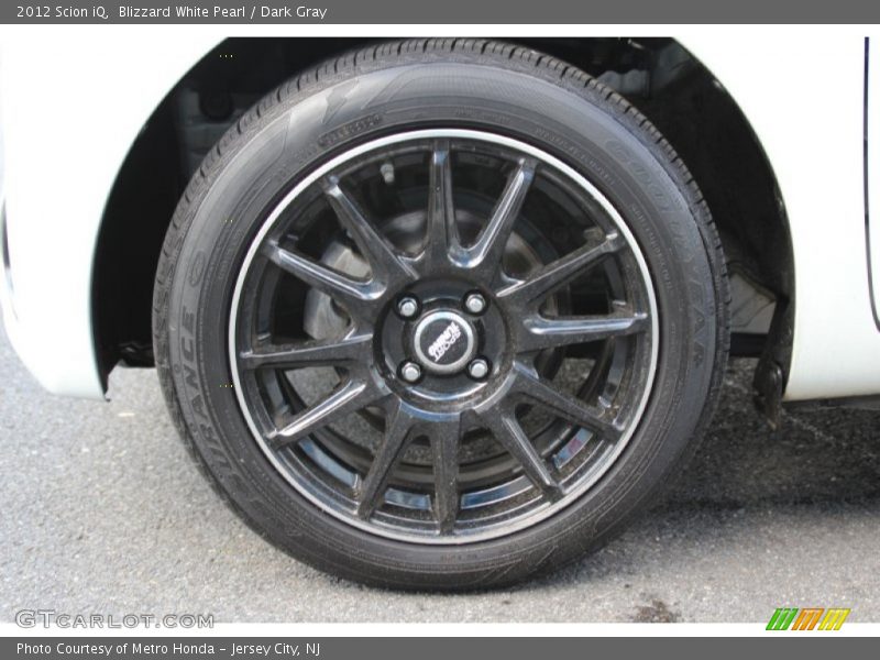 Blizzard White Pearl / Dark Gray 2012 Scion iQ