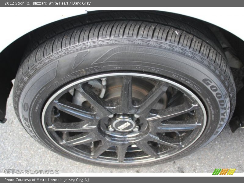 Blizzard White Pearl / Dark Gray 2012 Scion iQ