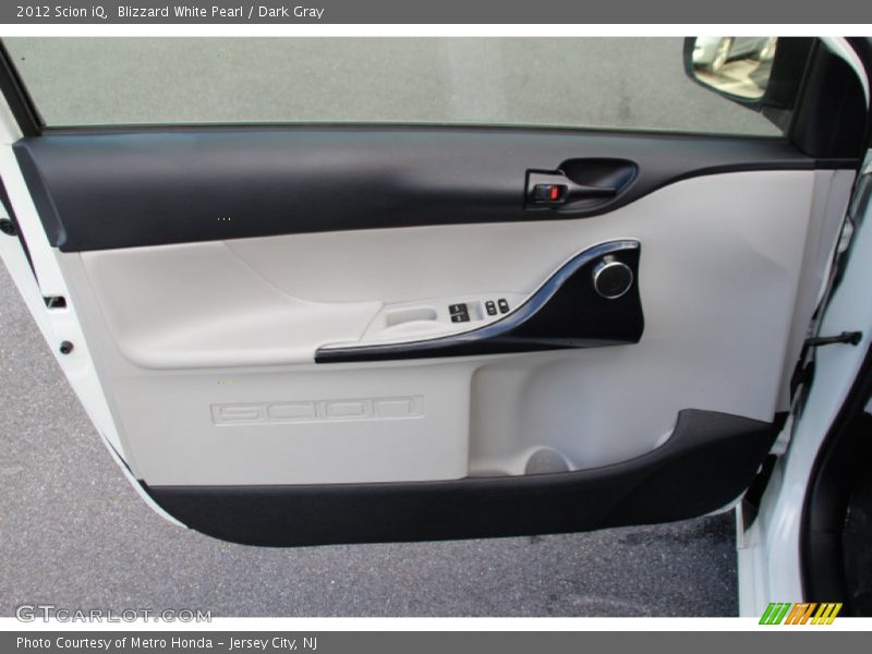 Blizzard White Pearl / Dark Gray 2012 Scion iQ