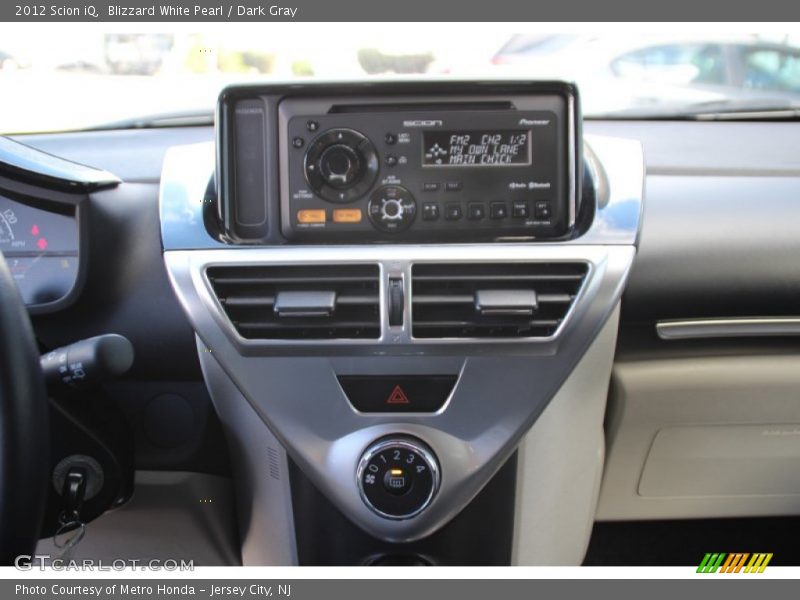 Blizzard White Pearl / Dark Gray 2012 Scion iQ