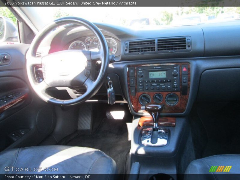 United Grey Metallic / Anthracite 2005 Volkswagen Passat GLS 1.8T Sedan