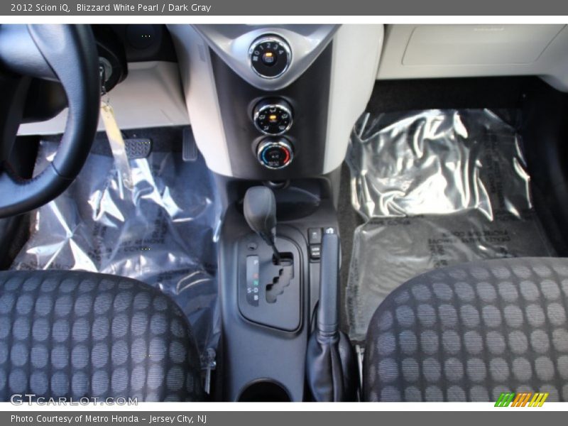 Blizzard White Pearl / Dark Gray 2012 Scion iQ