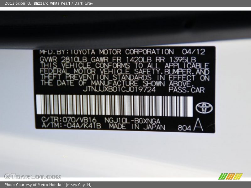 Blizzard White Pearl / Dark Gray 2012 Scion iQ