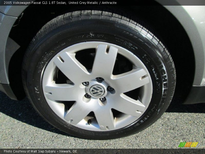 United Grey Metallic / Anthracite 2005 Volkswagen Passat GLS 1.8T Sedan