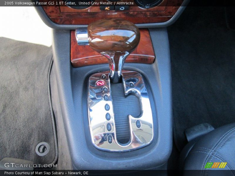 United Grey Metallic / Anthracite 2005 Volkswagen Passat GLS 1.8T Sedan