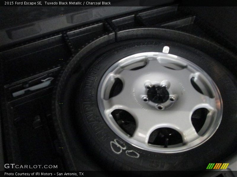 Tuxedo Black Metallic / Charcoal Black 2015 Ford Escape SE