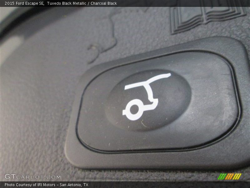 Tuxedo Black Metallic / Charcoal Black 2015 Ford Escape SE