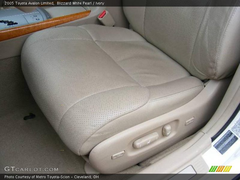 Blizzard White Pearl / Ivory 2005 Toyota Avalon Limited