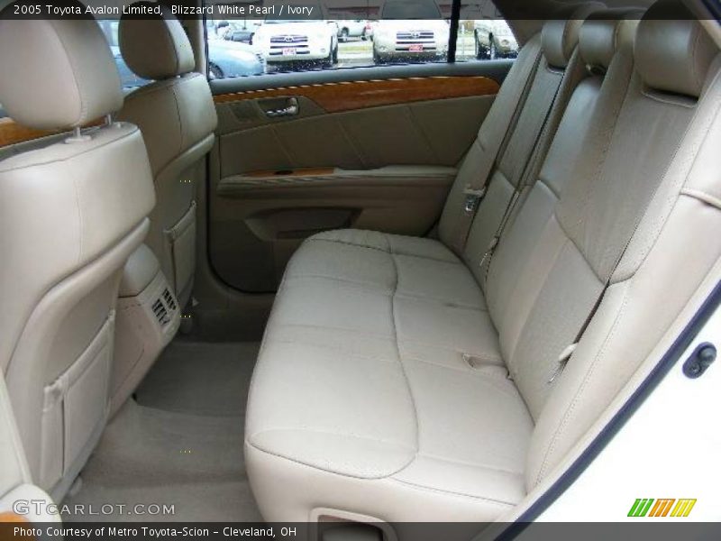 Blizzard White Pearl / Ivory 2005 Toyota Avalon Limited