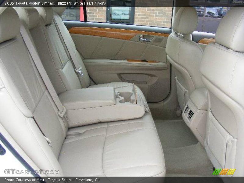 Blizzard White Pearl / Ivory 2005 Toyota Avalon Limited
