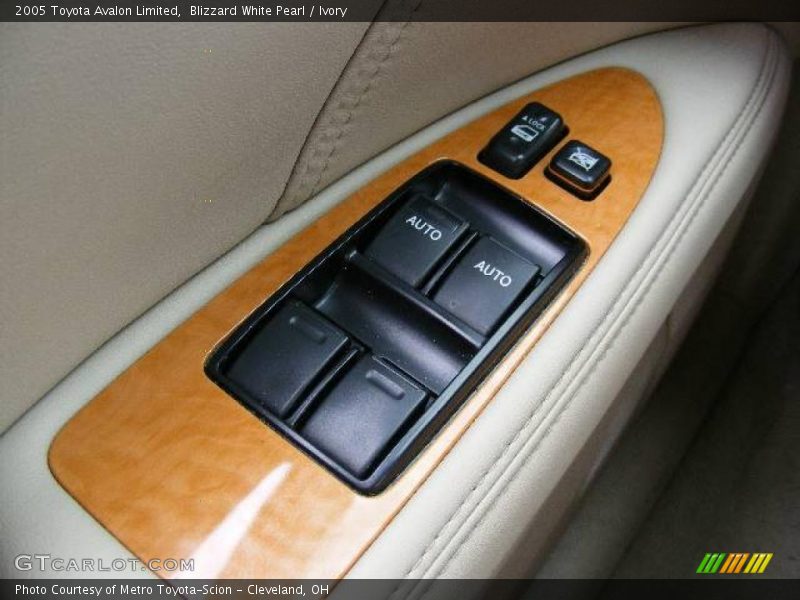 Blizzard White Pearl / Ivory 2005 Toyota Avalon Limited