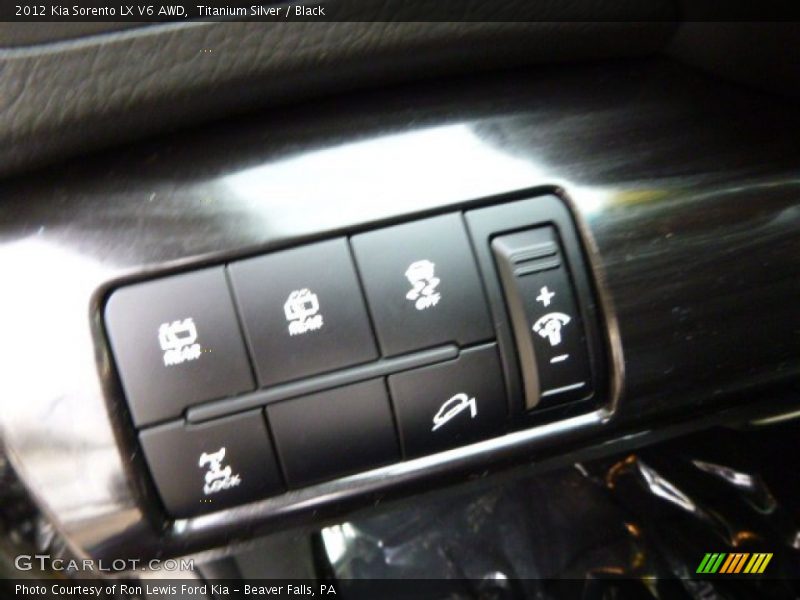 Titanium Silver / Black 2012 Kia Sorento LX V6 AWD