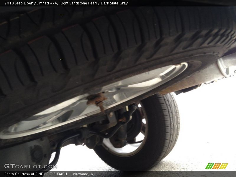 Light Sandstone Pearl / Dark Slate Gray 2010 Jeep Liberty Limited 4x4